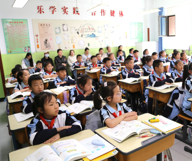 骨干教师推动小学办学质量快速提高小学的逆袭并非个例 骨干教师推动小学办学质量快速提高小学的逆袭并非个例